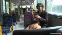 Порно видео Жесткий секс с голой девкой в городском автобусе