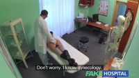 Порно видео Пациентку доктор осеменил на кушетке