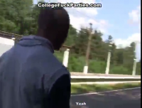 Порно видео На прогулке в лесу студентка дала поковырятся в киске пацану