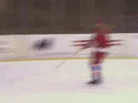 Красивейшая фанатка трахнула хоккеиста прямо на льду