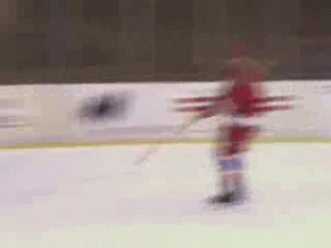 Прикол видео Красивейшая фанатка трахнула хоккеиста прямо на льду