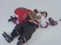 Порно видео Красивейшая фанатка трахнула хоккеиста прямо на льду